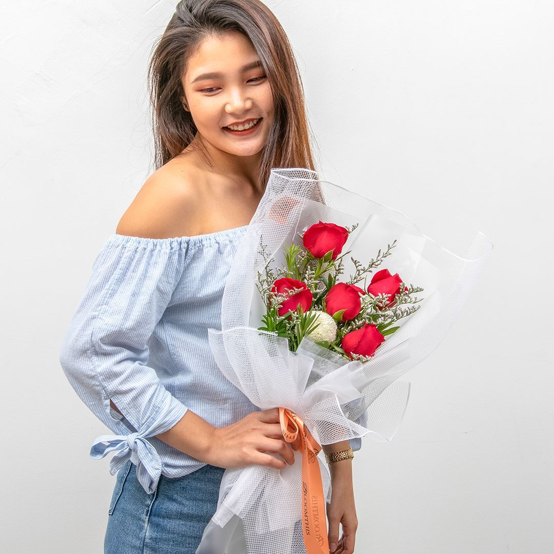 Evelyn White Red Rose Bouquet - Image 5