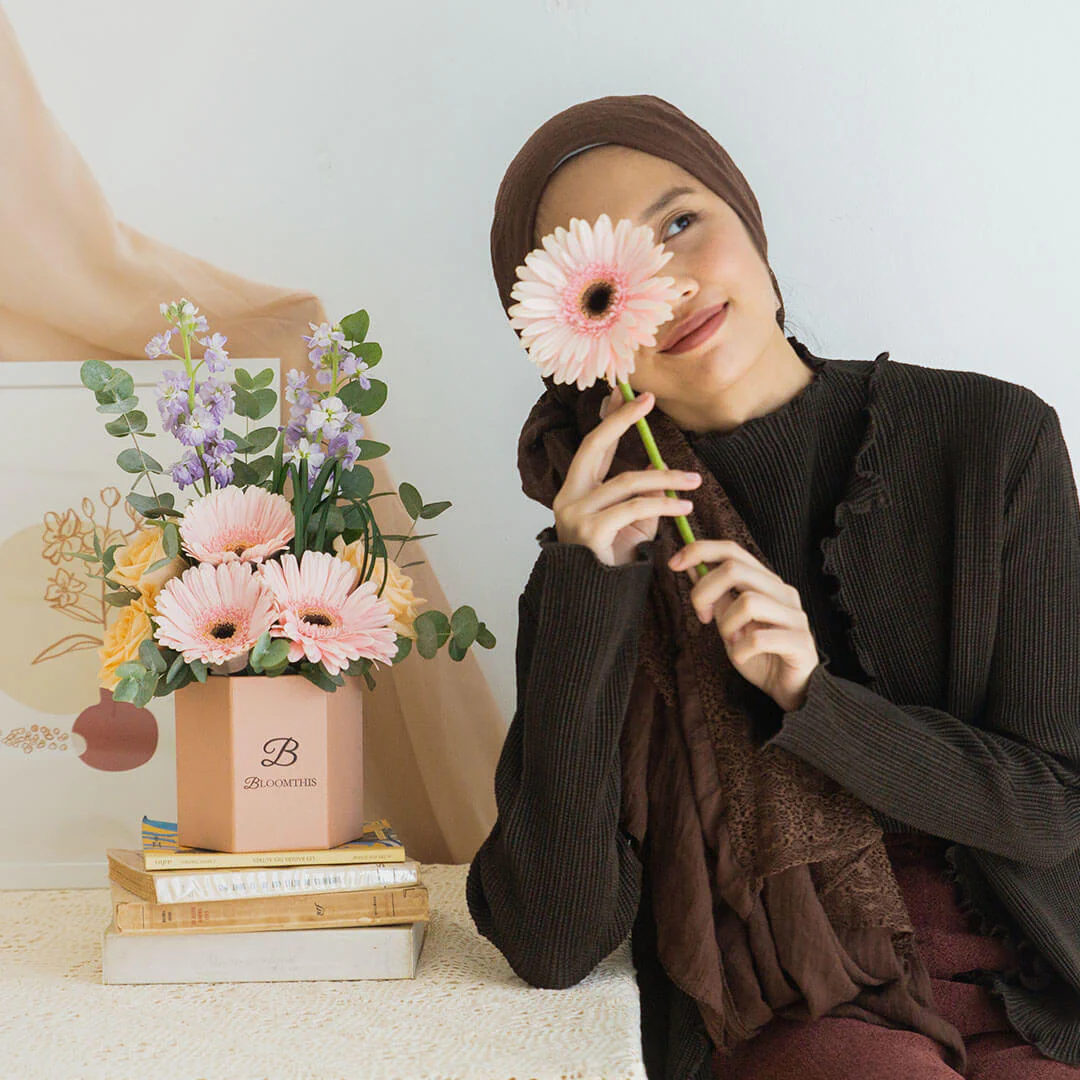 Naomi Pink Gerbera Flower Box - Image 8