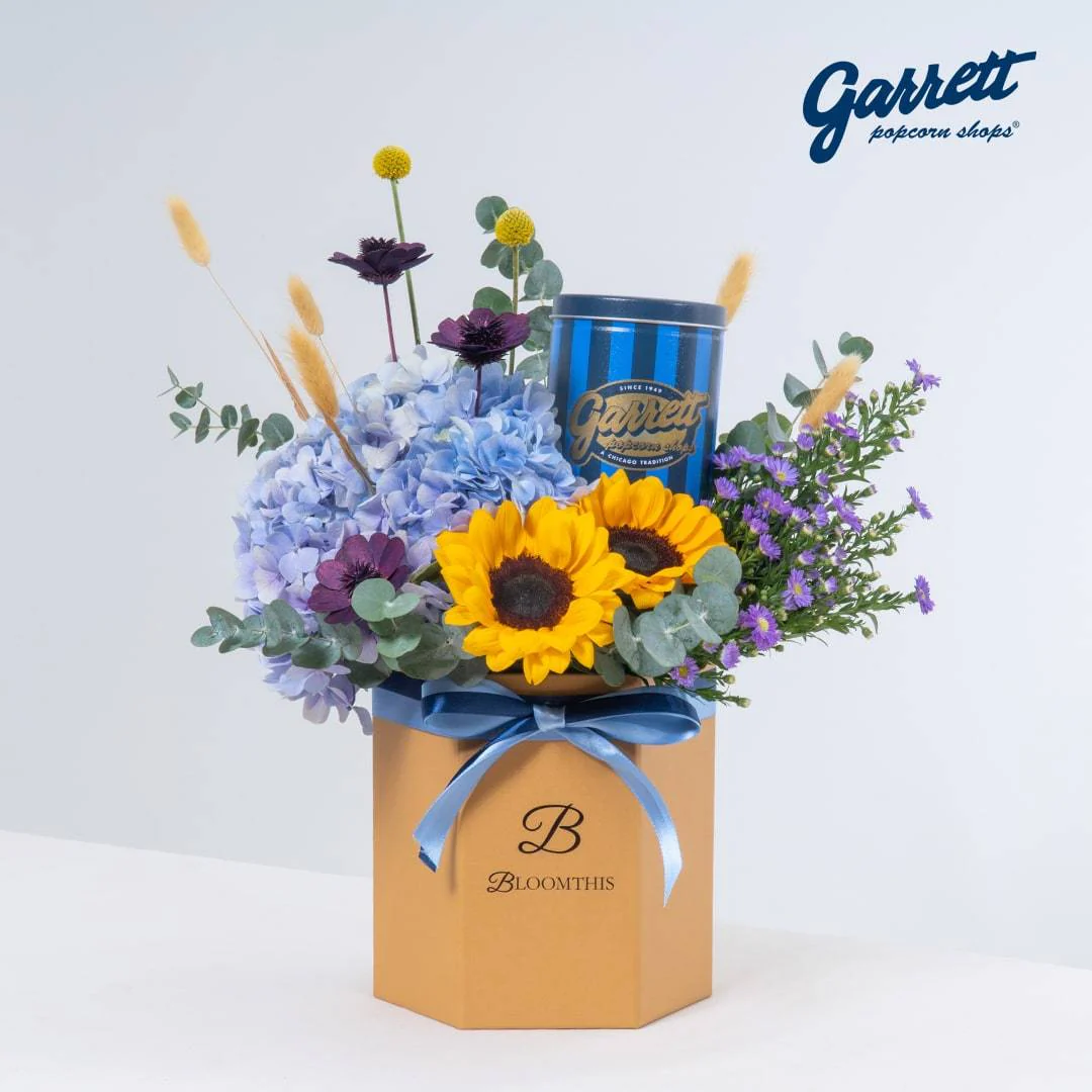 Renee & Garrett Popcorn CaramelCrisp