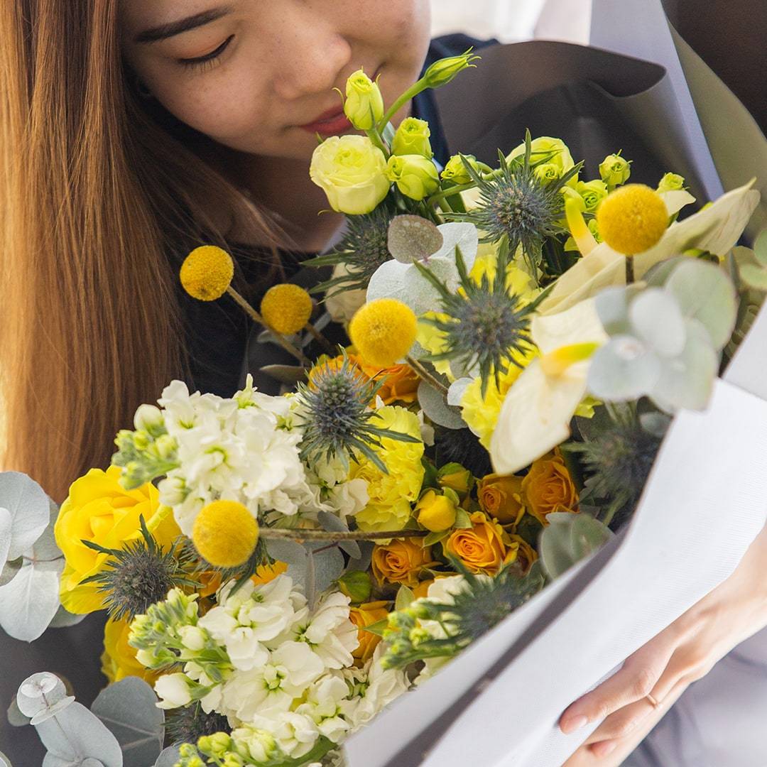 Vanessa Yellow Rose Bouquet - Image 4